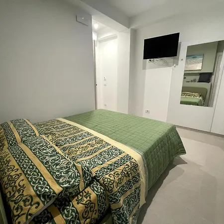 Regina Elena Apartman *